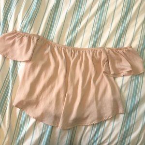 Off shoulder flowy pink top!